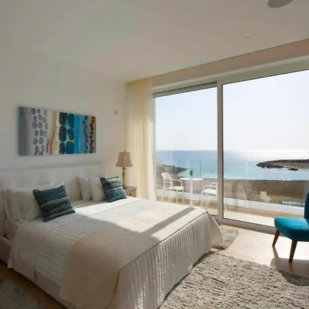 Villa Waves *